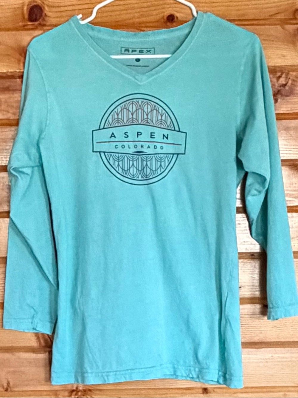 Apex Teal V-Neck Aspen Graphic Long Sleeve Tee Size Large